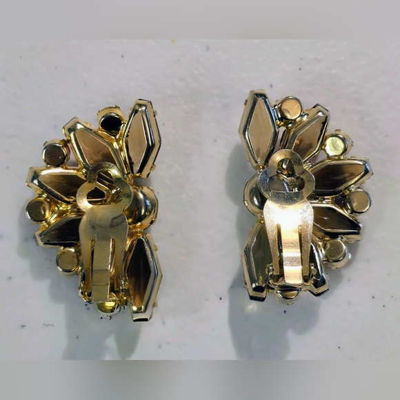 Juliana Hexagon Clip Earrings - Verified - Picture 6 of 7